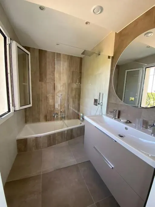 Luxurious Villa 4 Bedrooms In Secluded Area, Swimming Pool Valbonne